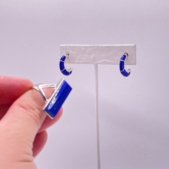 Bellos accesorios anillo y arete sale $35 y cada dije. Sale $15 - Picture 3 of 3